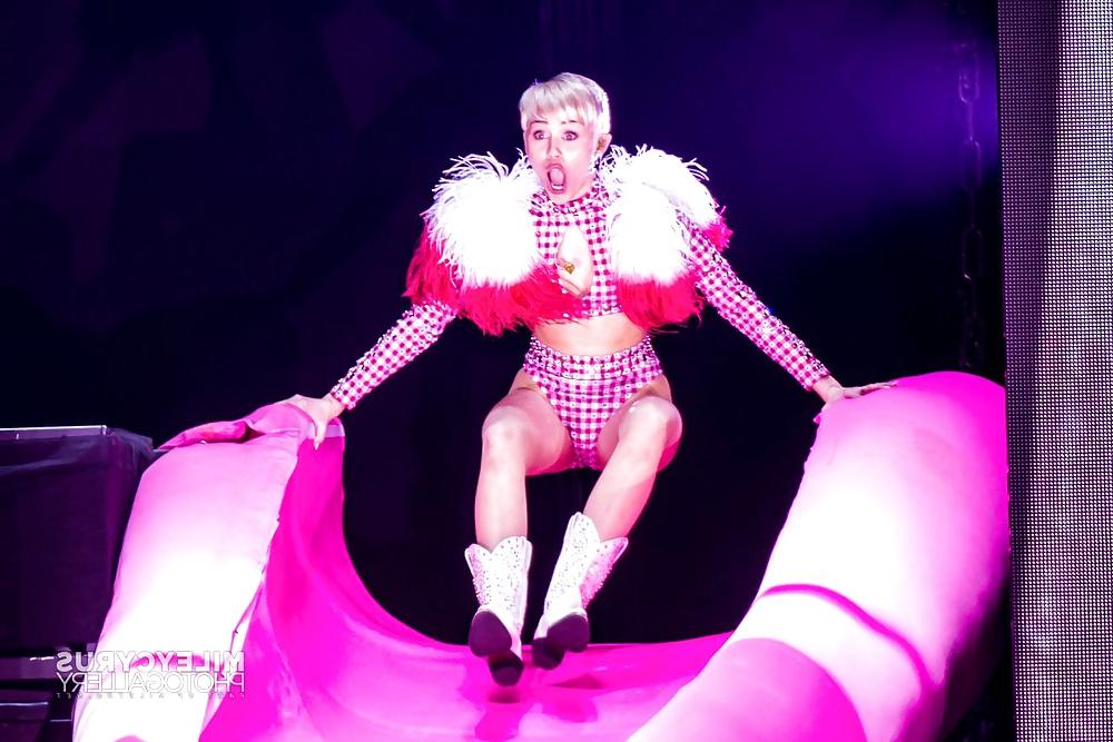 25P Miley Cyrus – dreckige Schlampe für einen harten Fick