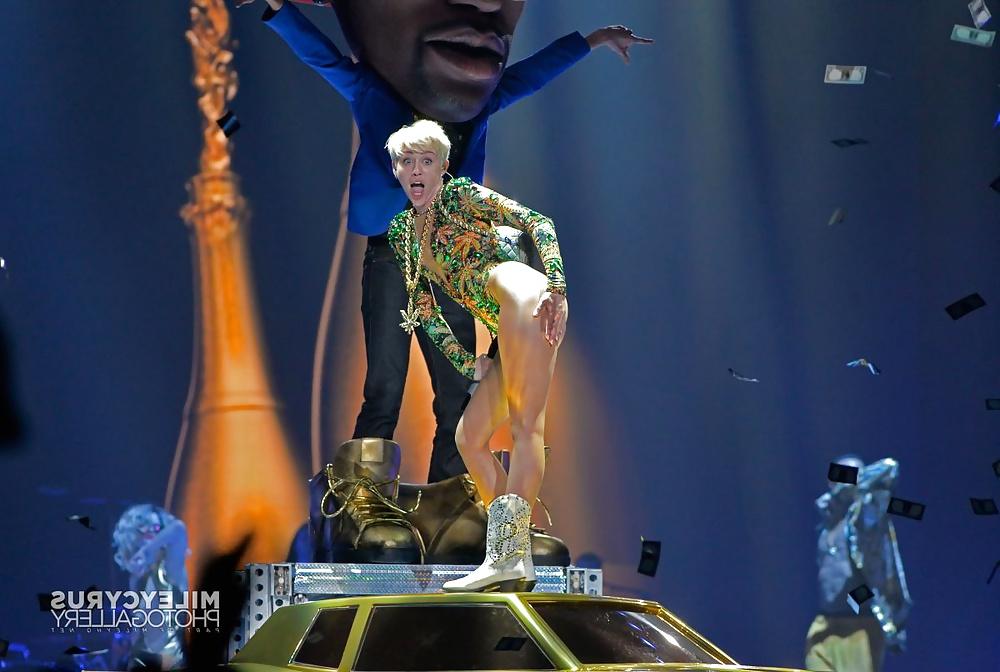 25P Miley Cyrus – dreckige Schlampe für einen harten Fick