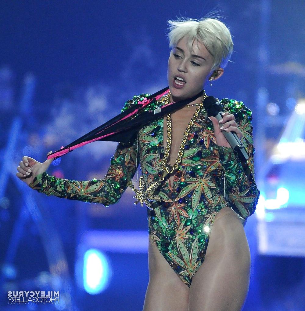 25P Miley Cyrus – dreckige Schlampe für einen harten Fick