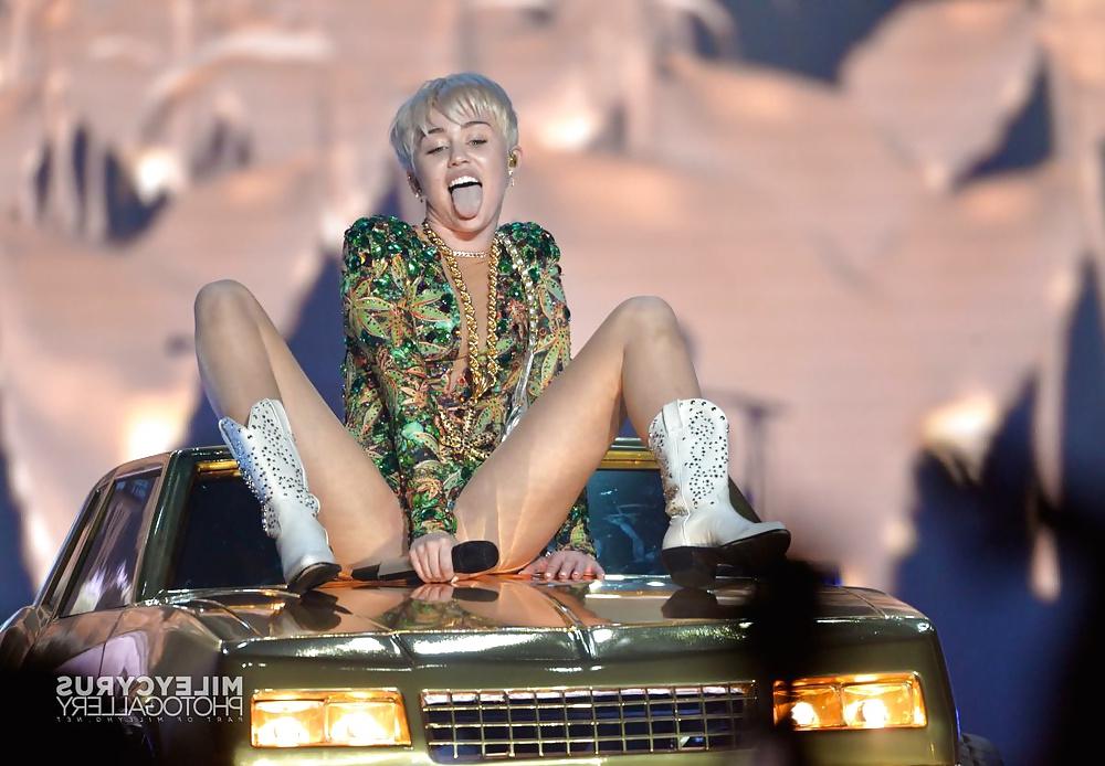 25P Miley Cyrus – dreckige Schlampe für einen harten Fick