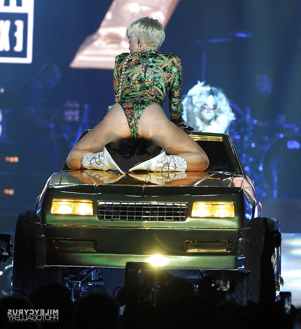 25P Miley Cyrus – dreckige Schlampe für einen harten Fick