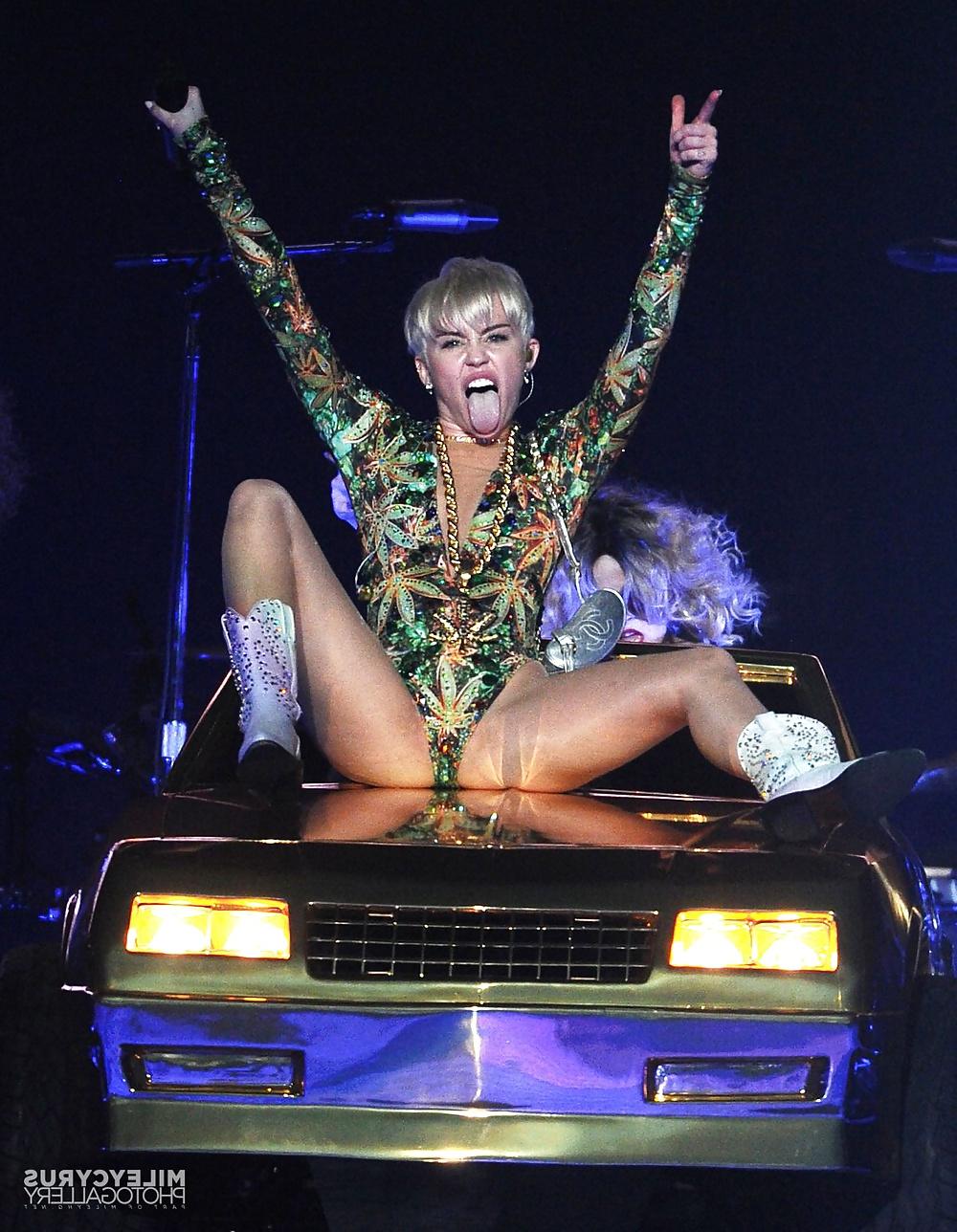 25P Miley Cyrus – dreckige Schlampe für einen harten Fick