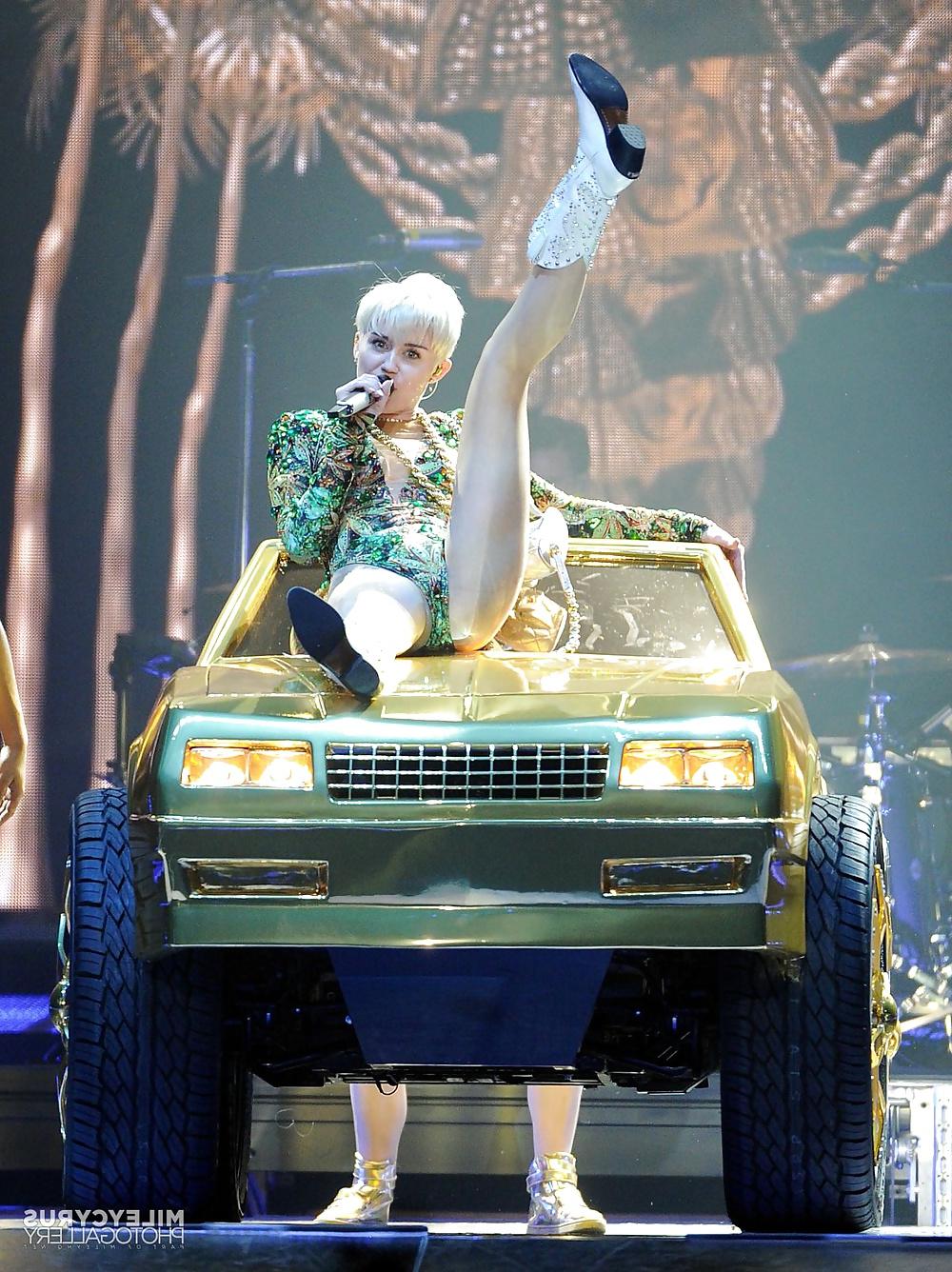 25P Miley Cyrus – dreckige Schlampe für einen harten Fick