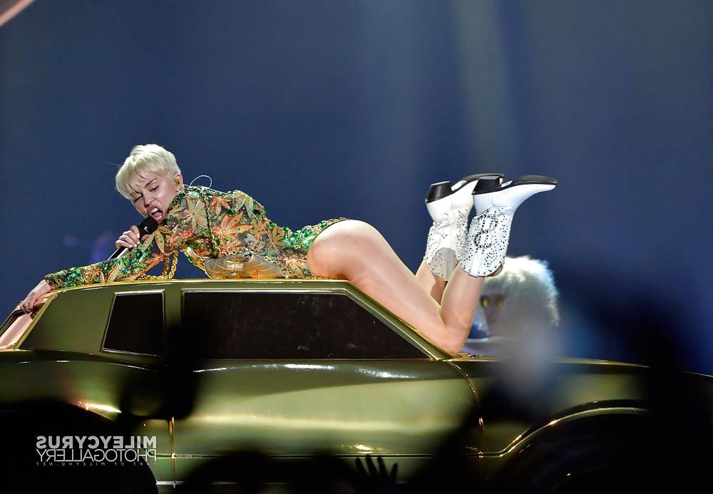 25P Miley Cyrus – dreckige Schlampe für einen harten Fick