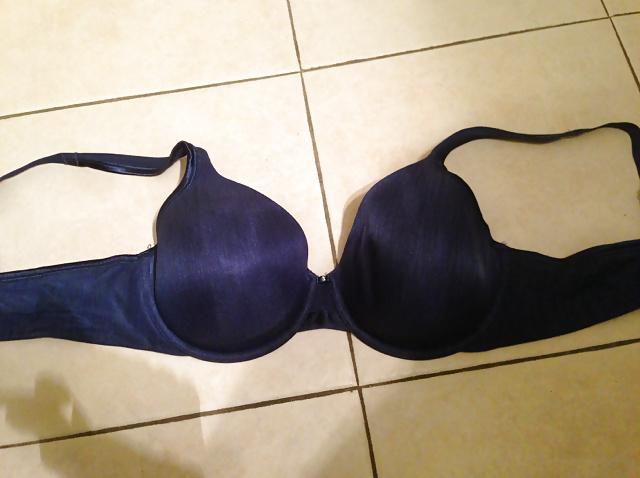 6P Two panties plus a sexy dark blue bra