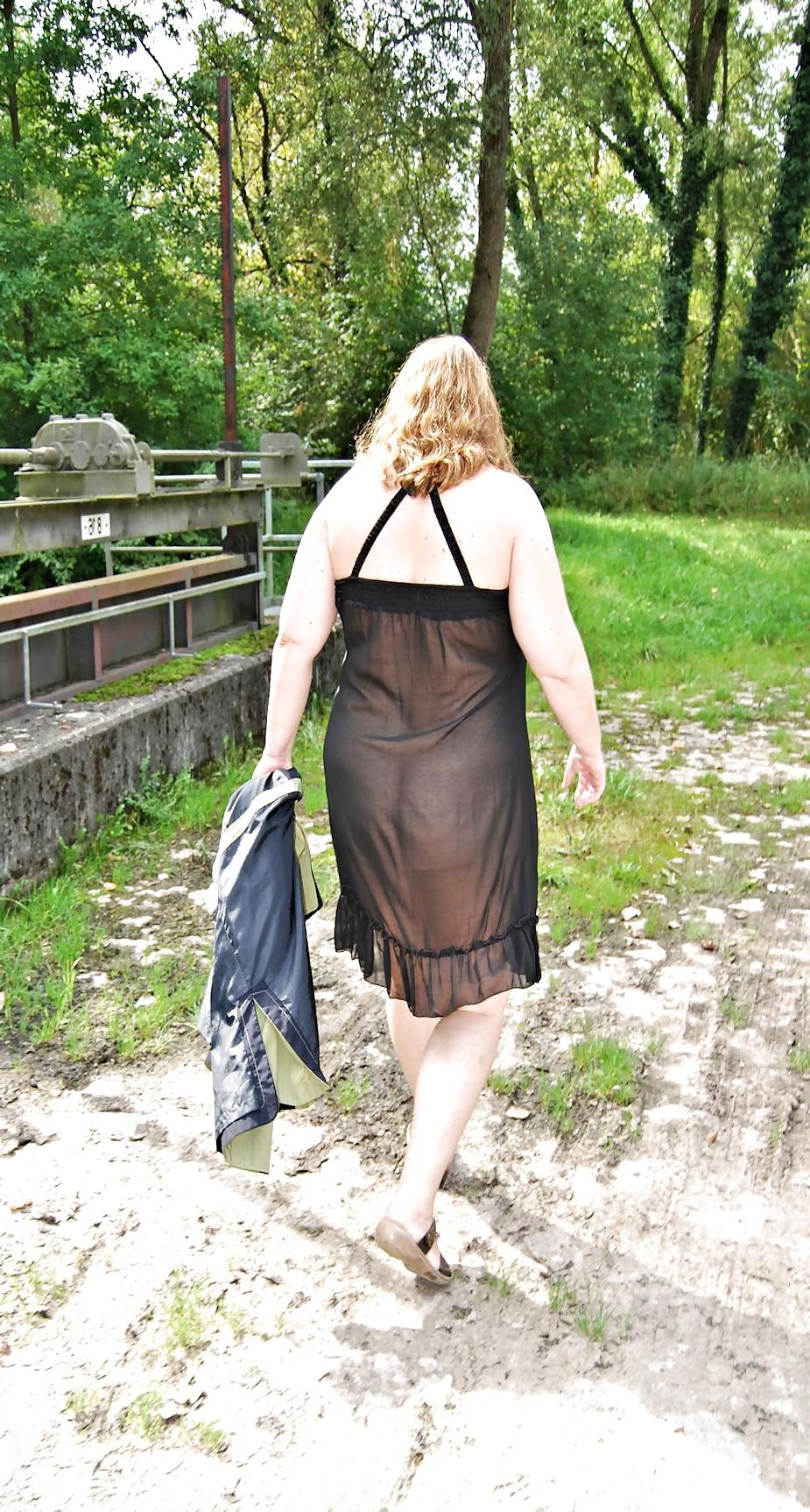 8P Robe transparente en public - public dress thru
