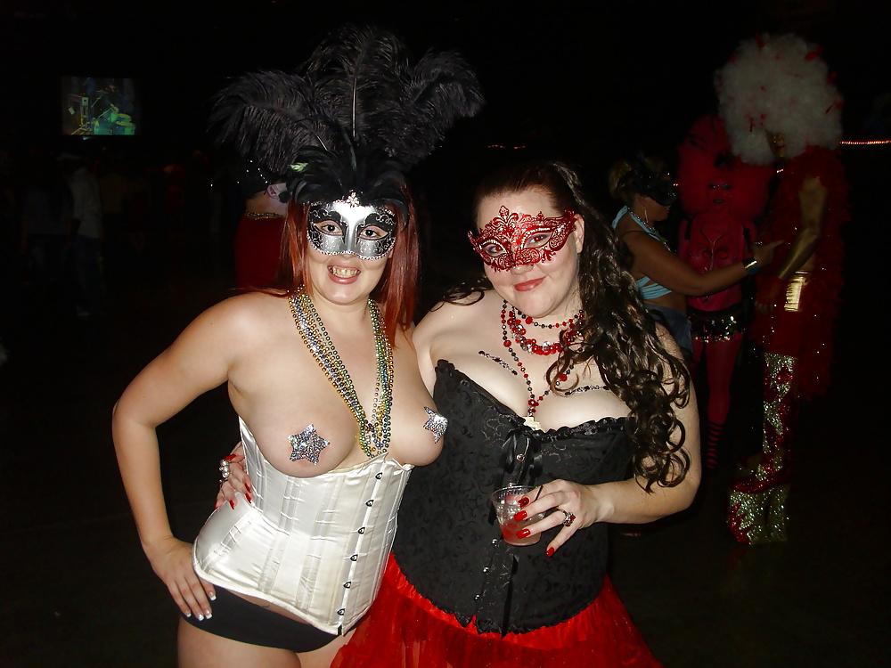 13P Body Paint, girls drinking, Public Exposure. Austin, TX