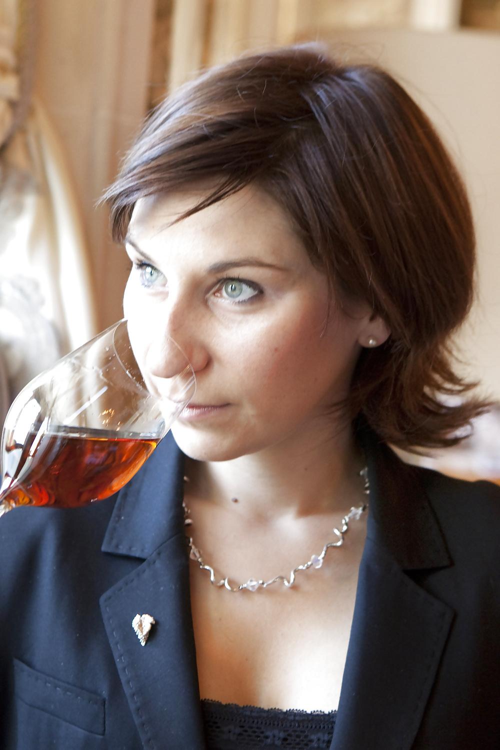 6P Estelle Touzet French Wine Waitress