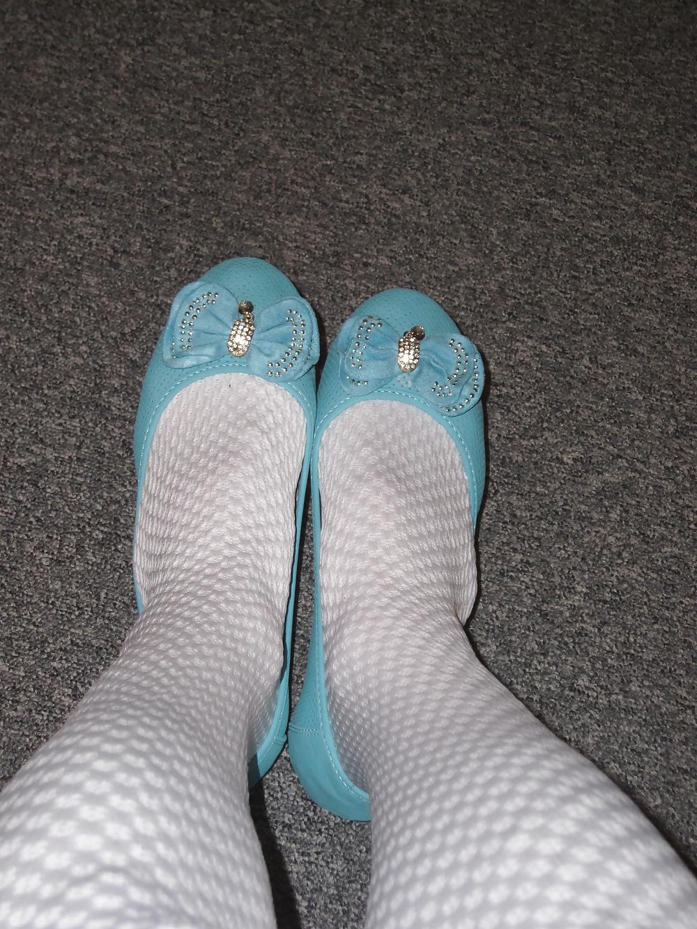 7P White Tights Blue Flats Weisse Strumpfhose blaue Ballerinas