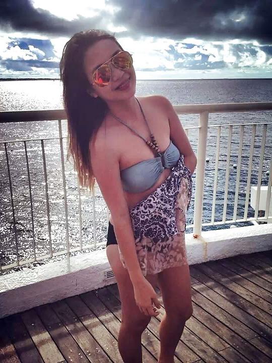 20P Pinay Young Slut With Nice Body Legs & Feet