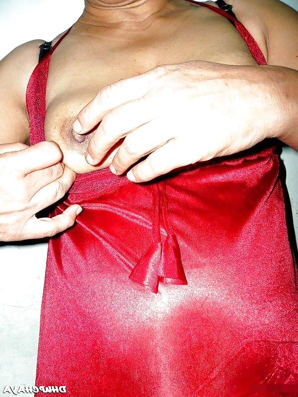 25P Delhi bhabhi in night dress exposing juicy boobs 