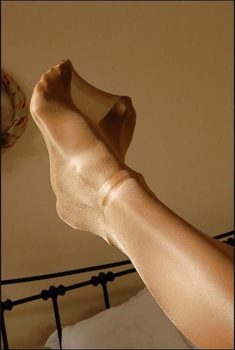 5P Footjob through pantyhose
