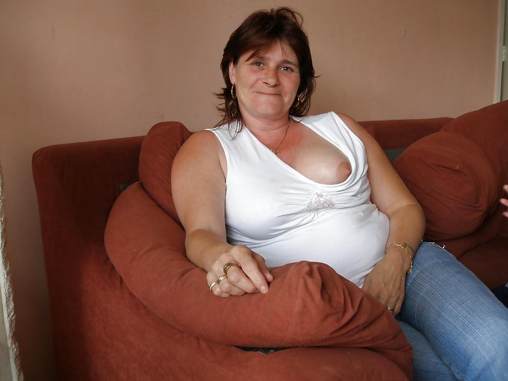 21P She Has Only One Breast Out 4