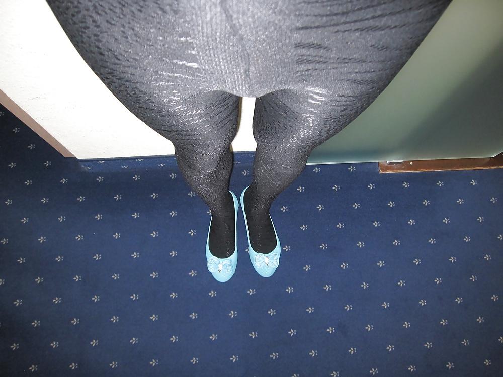 7P Black tights blue flats schwarze Nylons blaue Ballerinas