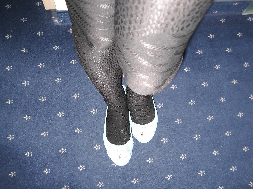 7P Black tights blue flats schwarze Nylons blaue Ballerinas