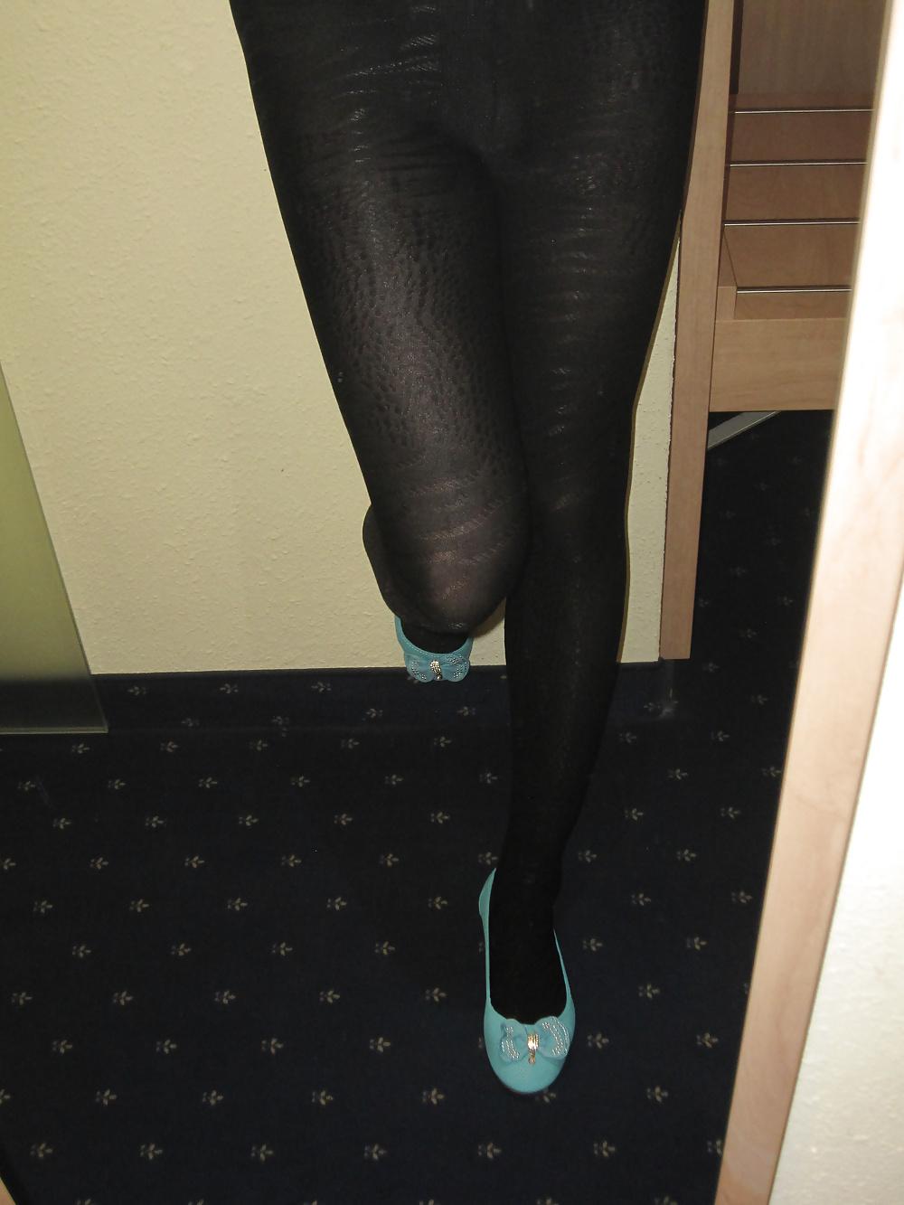 7P Black tights blue flats schwarze Nylons blaue Ballerinas