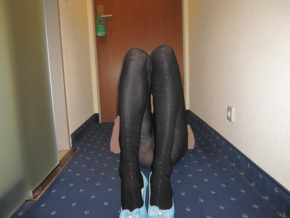 7P Black tights blue flats schwarze Nylons blaue Ballerinas