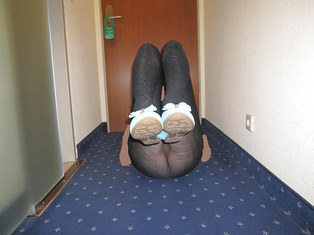 7P Black tights blue flats schwarze Nylons blaue Ballerinas