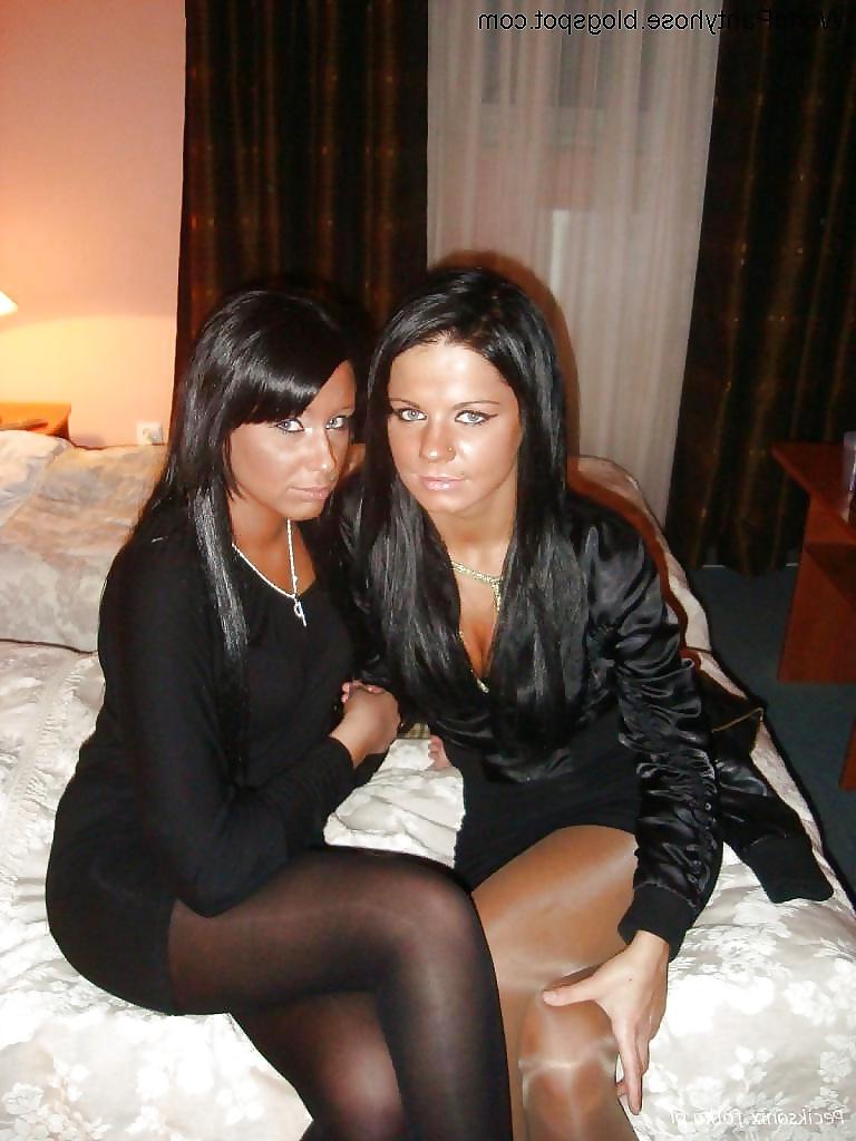 25P She's Soo Sexy In Pantyhose!!