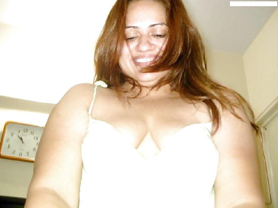 16P Indian Aunt Sanjo's sexy body