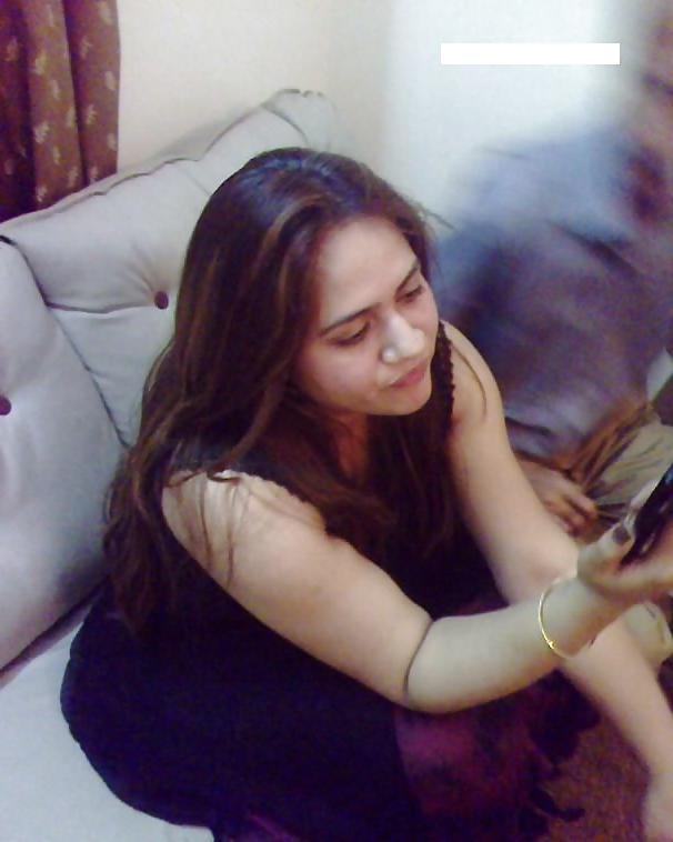 16P Indian Aunt Sanjo's sexy body