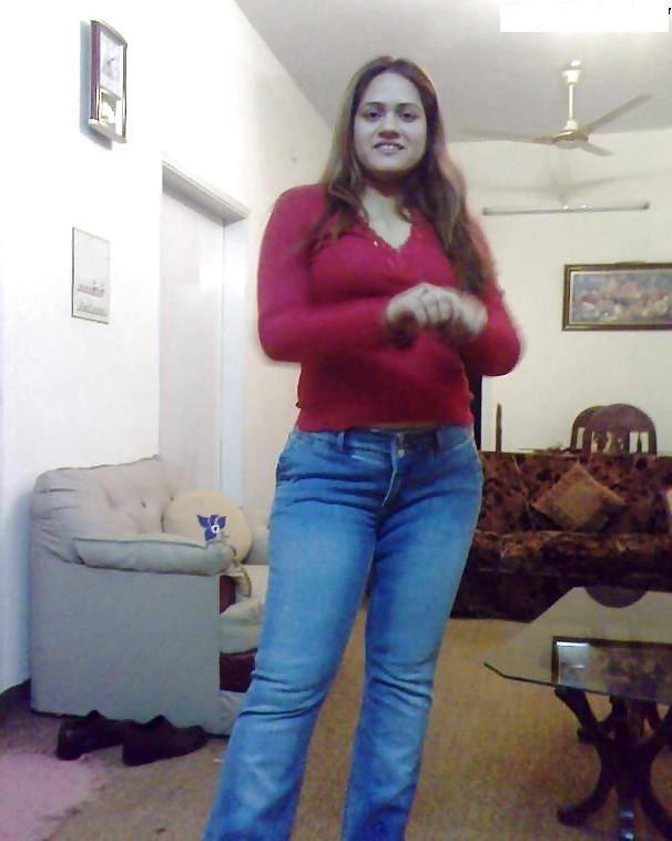 16P Indian Aunt Sanjo's sexy body