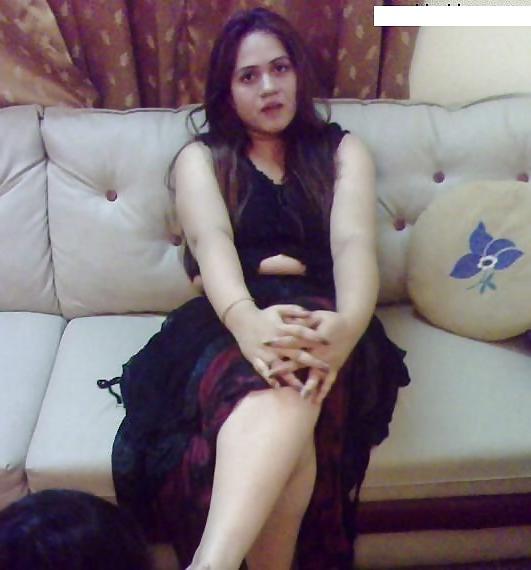 16P Indian Aunt Sanjo's sexy body