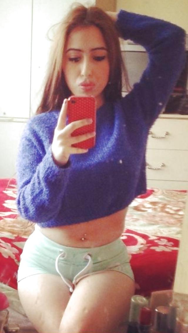 25P UK DIRTY PAKI SLUT YASMIN NEEDS FILTHY COMMENTS 