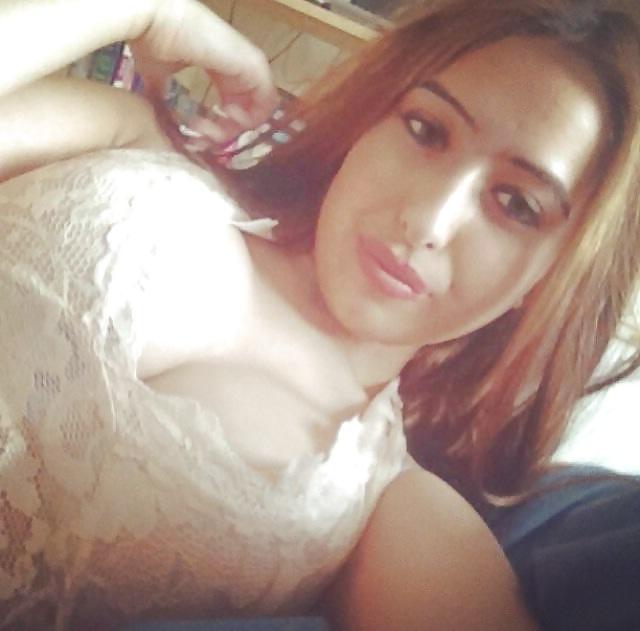 25P UK DIRTY PAKI SLUT YASMIN NEEDS FILTHY COMMENTS 