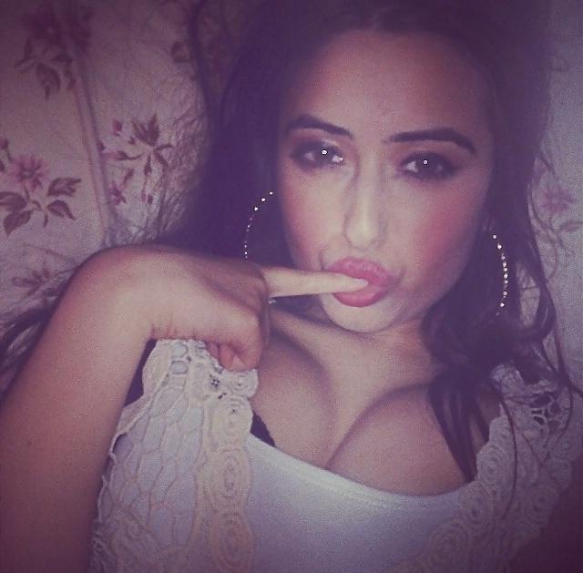 25P UK DIRTY PAKI SLUT YASMIN NEEDS FILTHY COMMENTS 