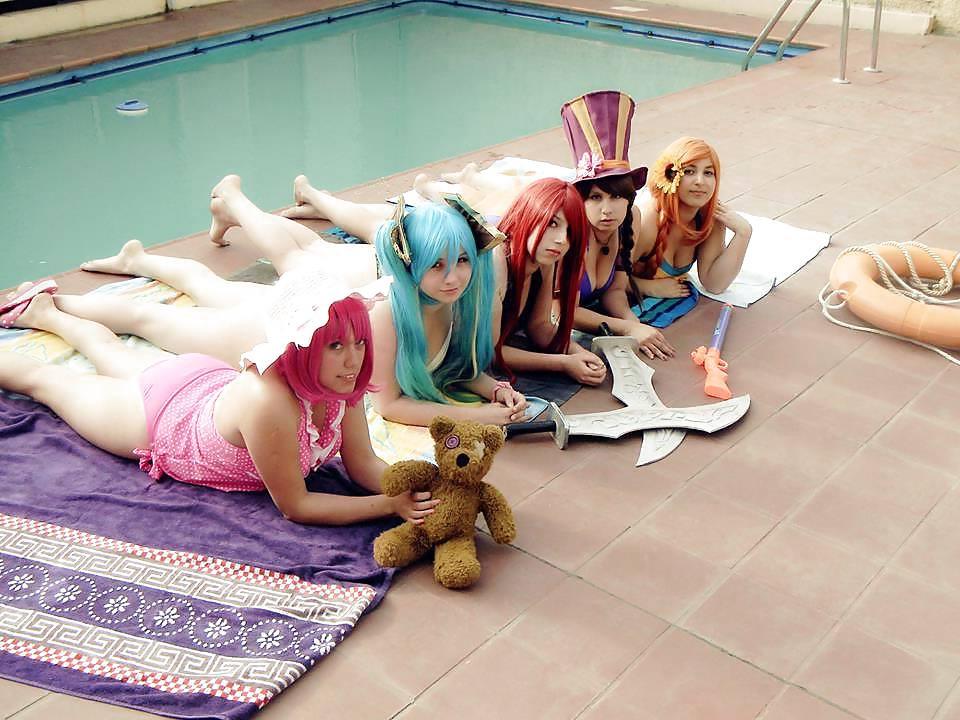 24P Pool Party - Cosplay
