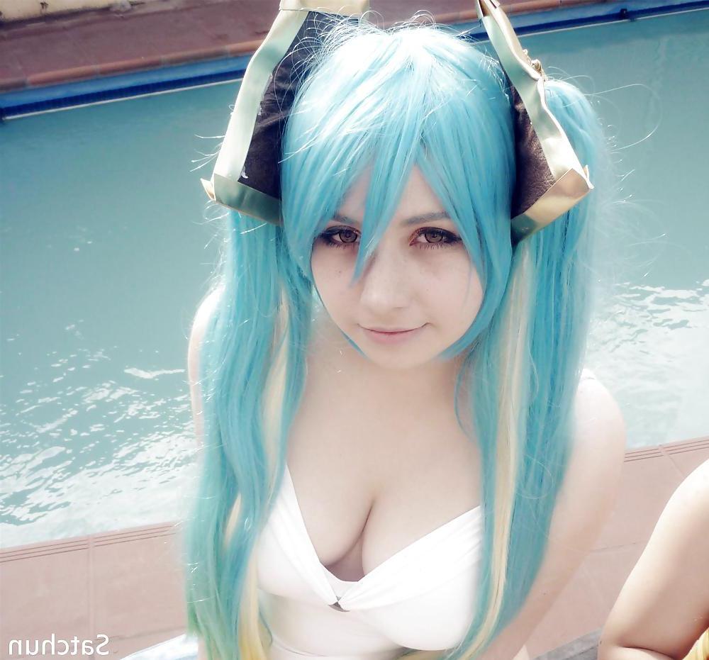 24P Pool Party - Cosplay