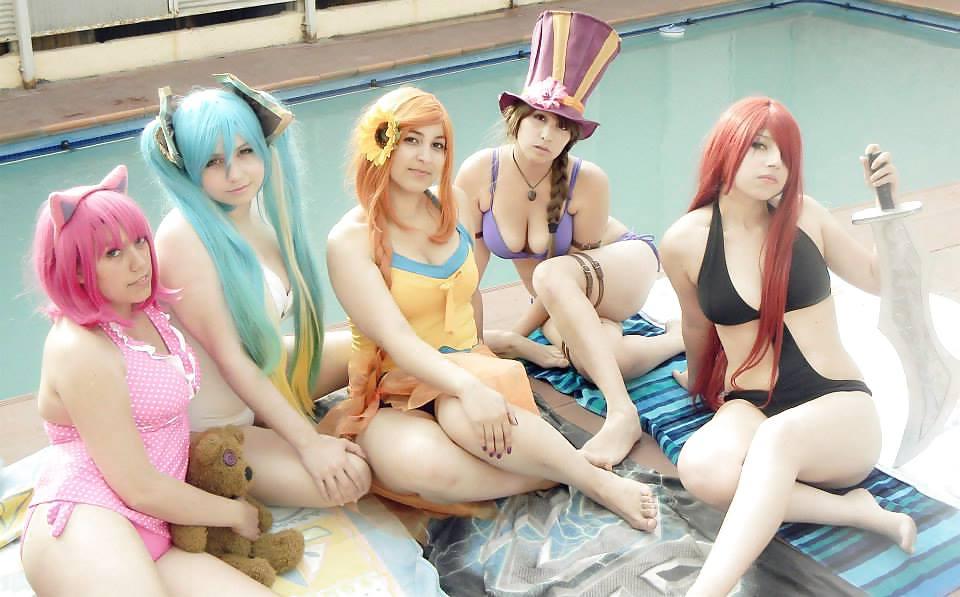 24P Pool Party - Cosplay
