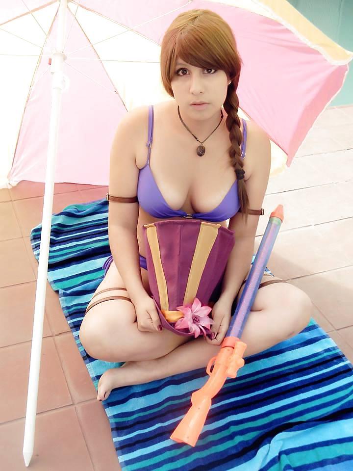 24P Pool Party - Cosplay
