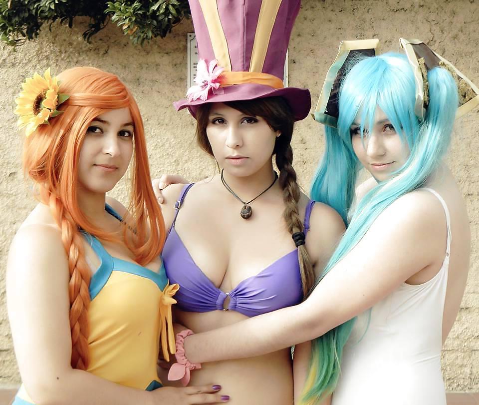 24P Pool Party - Cosplay