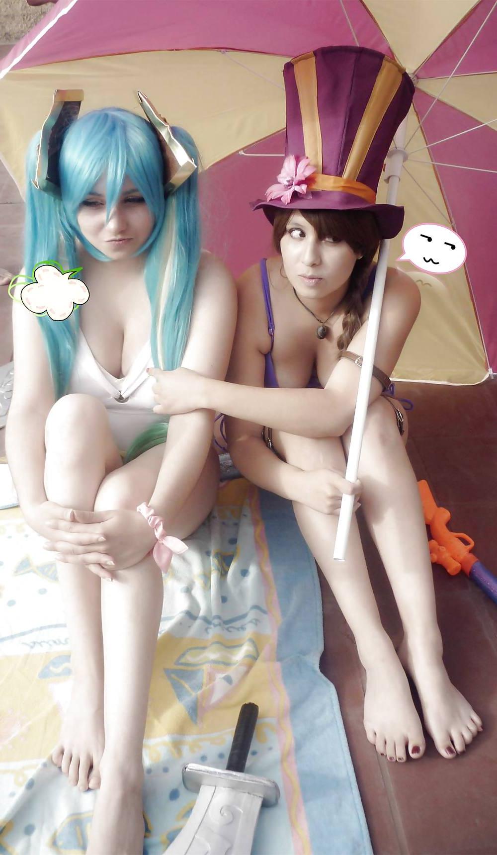 24P Pool Party - Cosplay