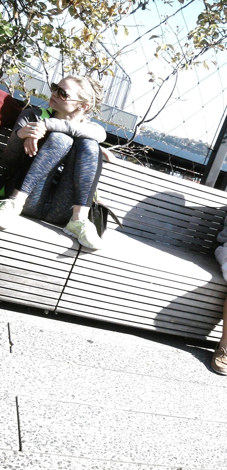 6P The girl from the sexy blue leggings video