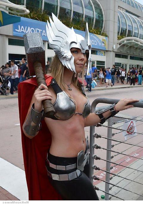 25P Sexy Cosplay Girls
