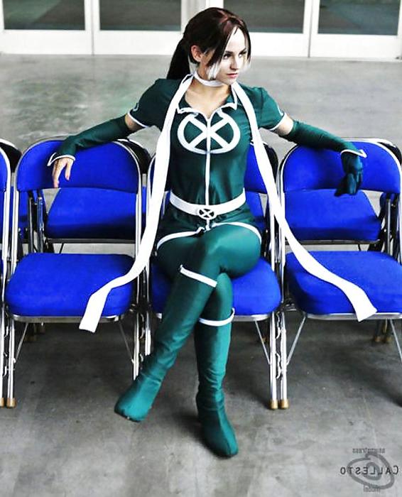 25P Sexy Cosplay Girls