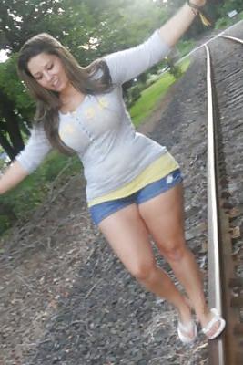 25P Busty Amatuer 31