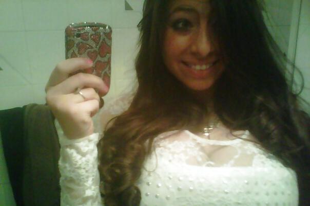 25P Busty Amatuer 34