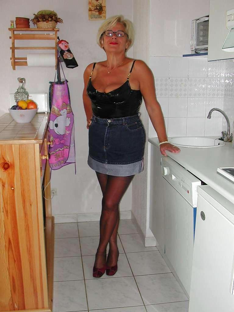 25P French mature in stockings and ligerie.