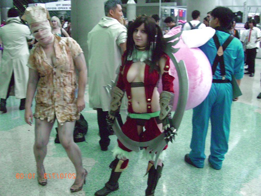 21P Cosplay nu et sexy 