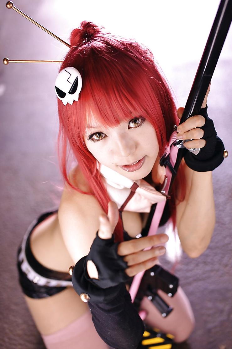 21P Cosplay nu et sexy 