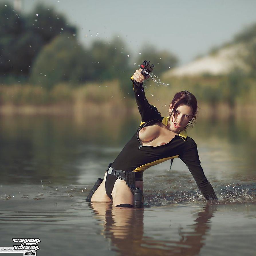 21P Cosplay nu et sexy 