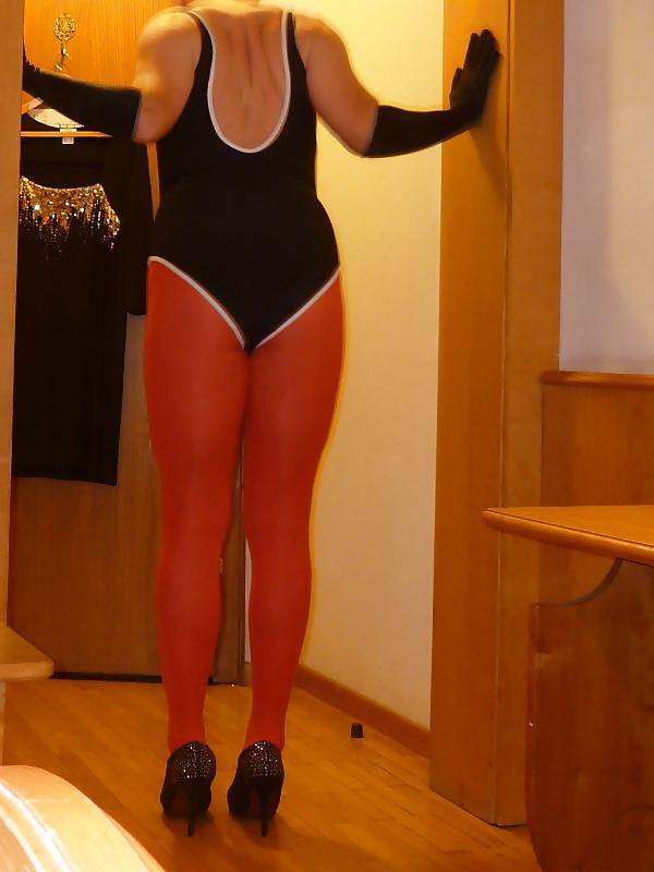 11P Red pantyhose & swimsuit