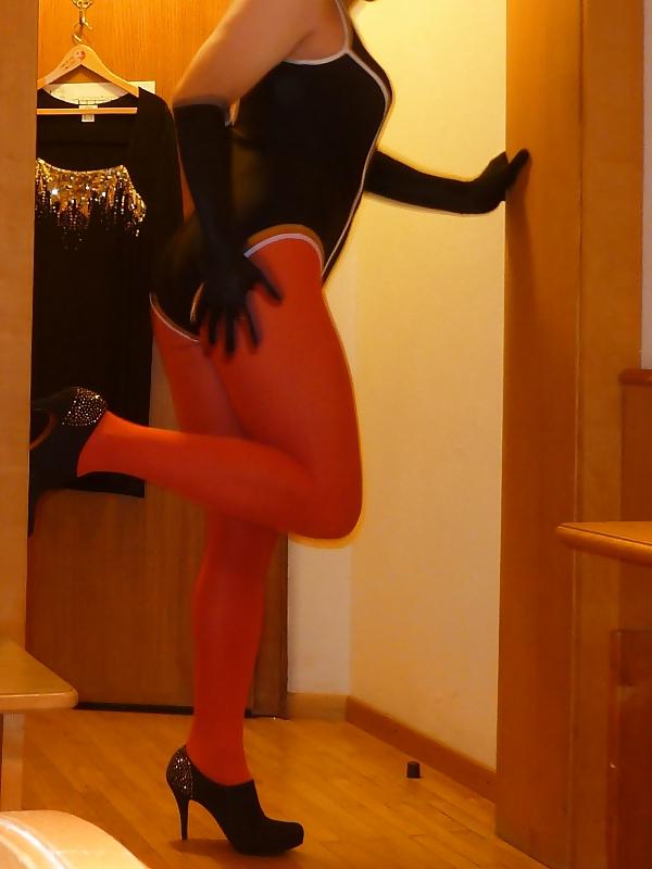 11P Red pantyhose & swimsuit