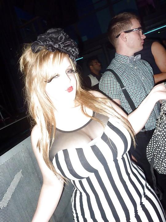 25P Busty bbw une blonde a gros nichons