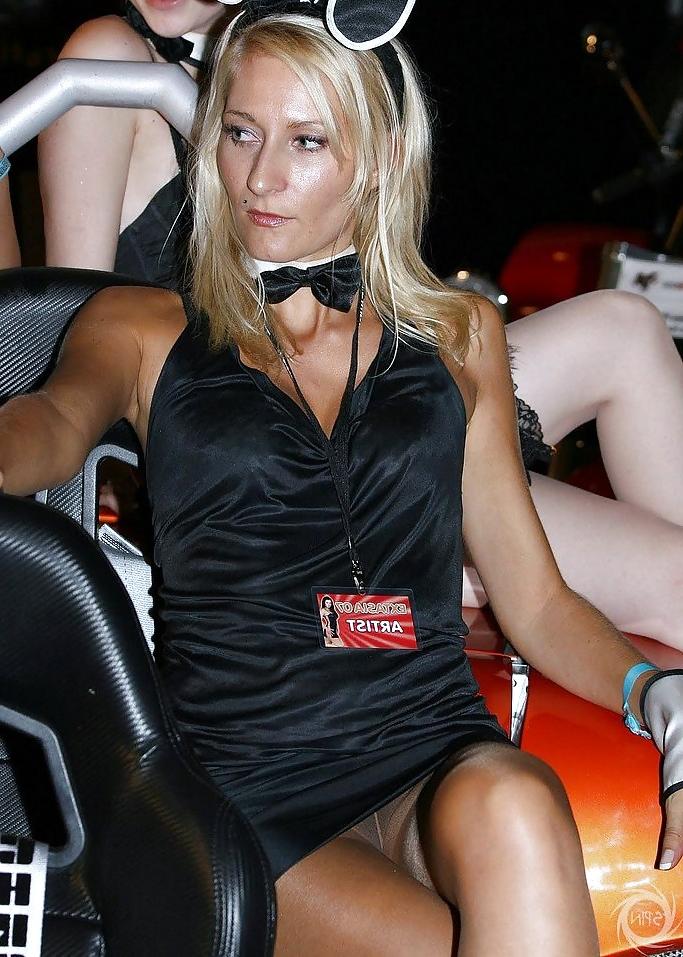 25P Pantyhose Upskirt