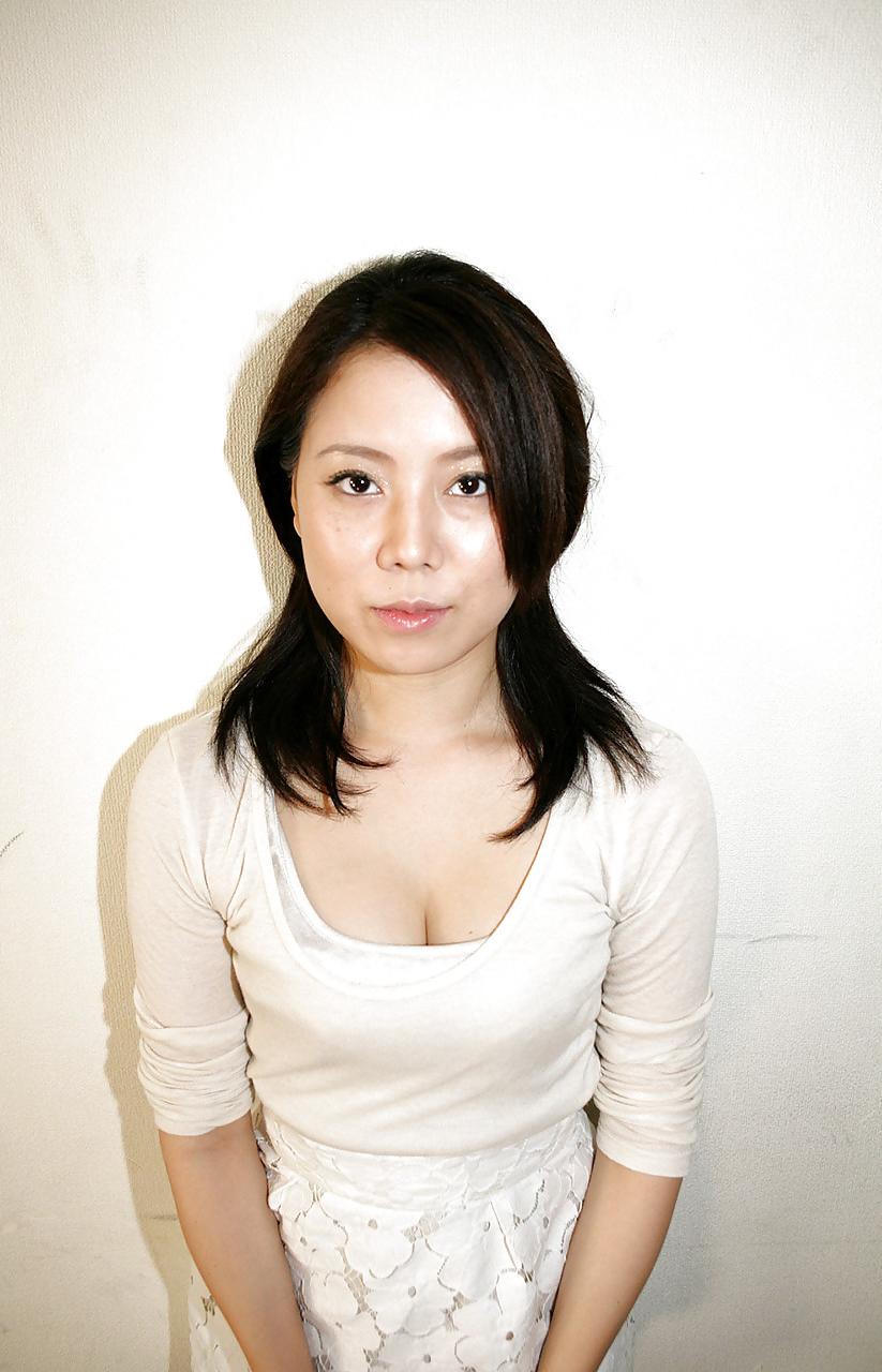 22P Japanese housewife fuck